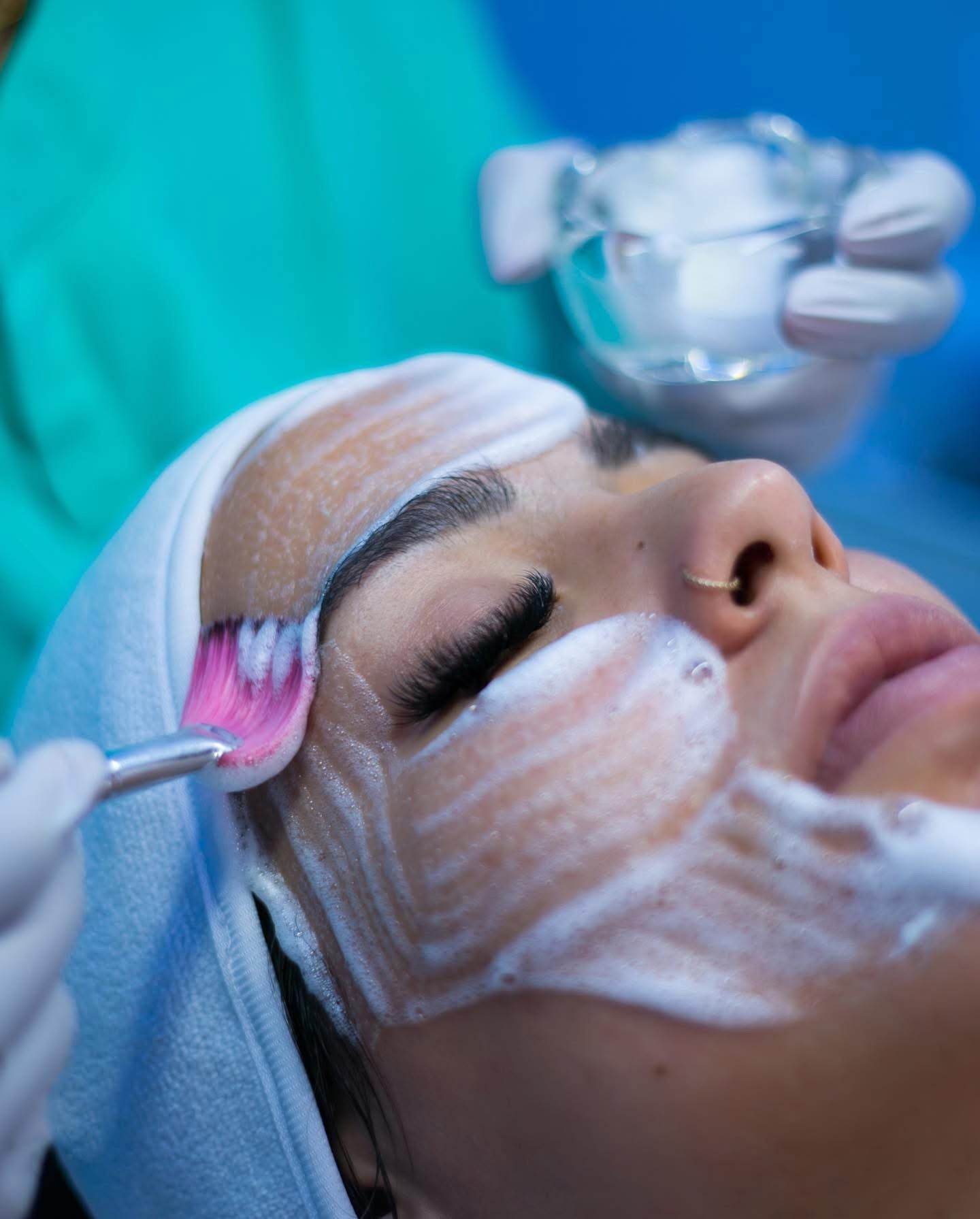 Dermaplane + hidrafacial * mascarilla con efecto retinol.