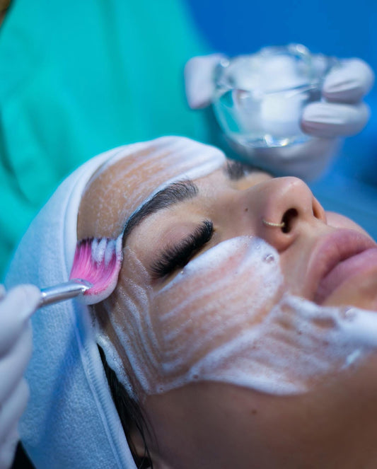 Dermaplane + hidrafacial * mascarilla con efecto retinol.